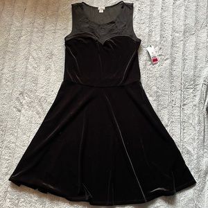 🆕 Garage sweetheart velvet & mesh fit and flare black dress - size medium